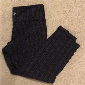 LuluLemon Wunder Under black/gray geometric sz 4